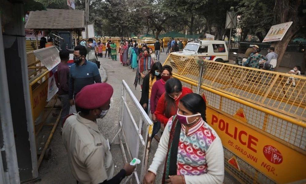 Κορονοϊός - Ινδία: Νέα μέτρα για να περιορισθεί η αύξηση των κρουσμάτων